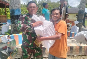 Serahkan bantuan Pangdam I/BB untuk masyarakat 
