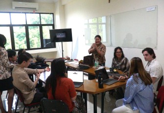Culture sharing antara mahasiswa dan penutur asing asal Australia dengan mahasiswa FISKOM UKSW dalam Program PIBBI ACICIS.