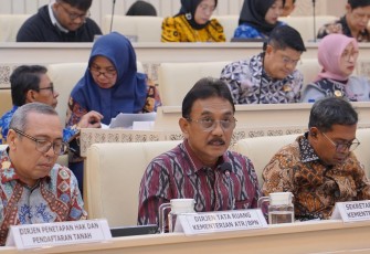 Dalu Agung Darmawan memaparkan rinciannya dalam Rapat Panitia Kerja (Panja) DPR RI tentang PNBP, di Gedung Nusantara DPR RI, Jakarta, Senin (17/11/2025).