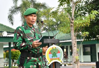 Dandim Ponorogo Baca Amanat Panglima TNI Pada Upacara Bendera 17 April 2025