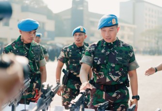 Danpaspampres Mayjen TNI Edwin Adrian Sumantha saat memimpin langsung apel gelar pasukan untuk mengecek kesiapan pengamanan oleh Paspampres dalam rangkaian Hari Ulang Tahun ke-80 Republik Indonesia.