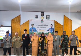 Danramil Kapten Inf Eko Agus saat Hadiri Sertijab Kepsek SMA N 1 Tegalombo.