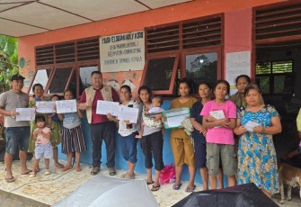 Tim memberikan layanan administrasi kependudukan berupa KTP-elektronik, Kartu Keluarga (KK), dan lain-lain kepada masyarakat.