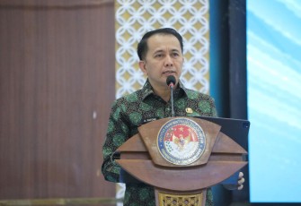 Dirjen Keuda Kemendagri Fatoni saat Rakor Sinkronisasi Program 2025 dengan Monitoring dan Evaluasi Kemampuan Keuangan Daerah.