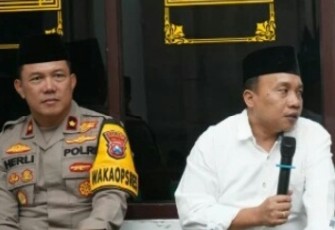 Doding Rachmadi, Ketua DPRD Trenggalek, saat safari Ramadhan bersama Forkopimda di Desa Karanganyar, Kecamatan Gandusari, Kabupaten Trenggalek.