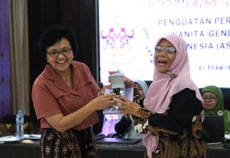 Dr. Arianti Ina R. Hunga Dosen UKSW saat mengikuti Kongres Luar Biasa dan Konferensi Nasional dan terpilih menjadi Ketua Umum Asosiasi Pusat Studi WanitaGender dan Anak Indonesia (ASWGI) periode 2025-2029. 