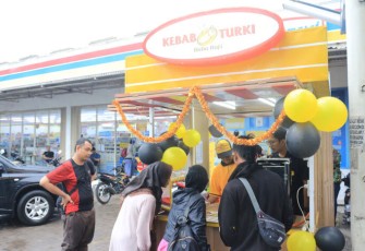 Dokumentasi Ekspansi Besar-Besaran! Kebab Turki Baba Rafi Luncurkan 15 Outlet Baru di Bekasi