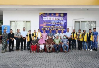 Hari Bakti ke-78 TNI AU Menggelar Kegiatan Sosial Operasi Katarak Gratis.