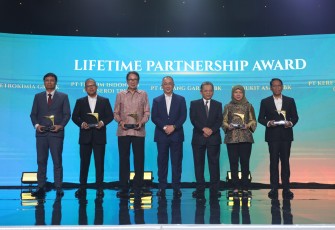 Pemberian penghargaan ini disaksikan oleh Menteri Badan Usaha Milik Negara (BUMN) Republik Indonesia Erick Thohir dan Menteri Investasi dan Hilirisasi Republik Indonesia Rosan Roeslani di Hotel Mulia, Jakarta, Rabu malam (15/1/2025).