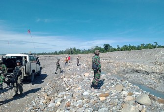 Anggota Koramil Kuala Kencana BKO Polres Mimika bersama PT. FI saat Laksanakan Penertiban Pendulang Liar