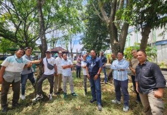 GM Pelindo 4 Bitung saat berfoto bersama insan media usai kegiatan