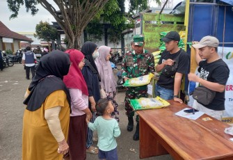 TNI Polri Dampingi Kegiatan Gerakan Pangan Murah di Wilayah Pacitan