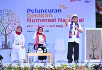Mendikdasmen saat peluncuran GNN di SD Negeri Meruya Selatan 04 Pagi, Jakarta, Selasa (19/8).