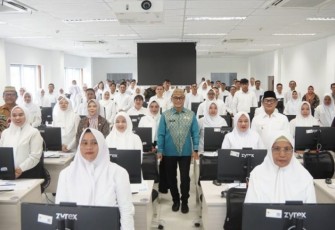 Prof. Zudan Arif saat meresmikan Kantor Unit Penyelenggara Seleksi Calon dan Penilaian Kompetensi Pegawai atau UPT BKN Gorontalo pada Jumat (25/04/2025).