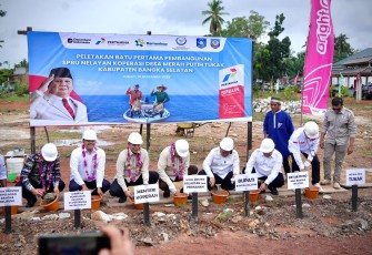 Menkop Ferry Juliantono saat Groundbreaking SPBU Nelayan Dan Gerai Kopdes Merah Putih Tukak Sadai Serentak