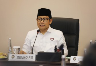 Menko PM Abdul Muhaimin Iskandar saat memimpin rapat tingkat menteri (RTM) terkait implementasi Inpres Nomor 8 Tahun 2025 tentang Optimalisasi Pelaksanaan Pengentasan Kemiskinan dan Penghapusan Kemiskinan Ekstrem di Kantor Kemenko PM, Jakarta, pada Selasa, 8 Juli 2025. 