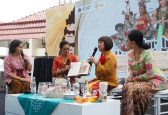 Hari kedua Gelar Inovasi Harmoni Nusantara 2025 di Universitas Kristen Satya Wacana (UKSW) diwarnai dengan talkshow bertajuk “Kebaya dan Kuliner Nusantara”. 
