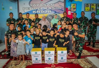 Berbagi kebahagiaan bersama panti asuhan yayasan peduli kasih KNDJH di Malang, Jum'at (10/1)
