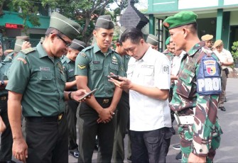 Pengecekan HP prajurit Kodim 0807/Tulungagung 