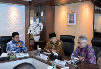 Wamentrans Viva Yoga saat pertemuan dengan Mendiktisaintek di Jakarta 
