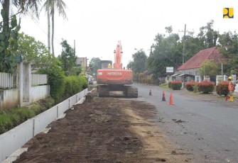 Perbaikan jalan Gondanglegi - Balekambang di Malang