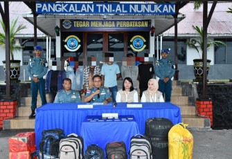 Danlanal Nunukan Kolonel Laut (P) Handoyo saat konferensi pers, Senin (20/1)