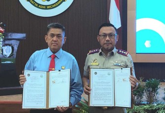 Kepala BPN Palangka Raya Indra Gunawan bersama Kejari Palangka Raya usai menandatangani PKS perangi mafia tanah, Selasa (4/2)