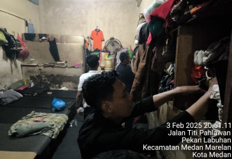 Rutan Labuhan Deli Saat Melakukan Razia dan Mengeledah Barang-barang Terlarang di Kamar Hunian Warga Binaan.