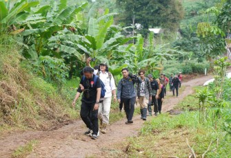 Perjalanan awak media menuju lokasi Agroforestry Gunung Hejo, Kamis (6/2)