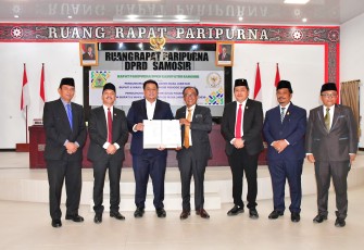 DPRD Samosir Gelar Paripurna Penetapan Bupati dan Wakil Bupati Terpilih 