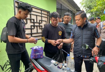 Penggerebekan di Kampung Narkoba Dilakukan Satreserse Narkoba Polrestabes Medan. 