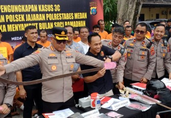 Kapolrestabes Medan Saat Melakukan Paparan 