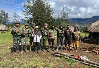 Safari Honai Satgas Yonif 700/Wyc