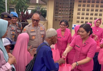 Pengurus Bhayangkari Cabang Kota Medan Berbagi Takjil di Bulan Ramadan 1446 H