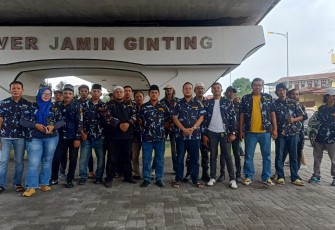 AMPI Medan Johor Bersama DPD AMPI Kota Medan Berbagi Takjil kepada Masyarakat yang Melintas di Simpang Pos.