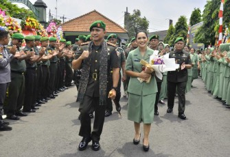 Penyambutan Dandim 0735/Surakarta Letkol Inf Fictor Juradi Situmorang