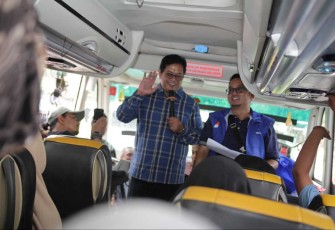 Wamentrans Viva Yoga saat berdialog dengan pemudik, Kamis (27/3)