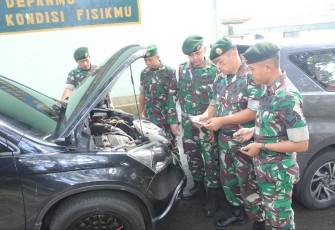Pemeriksaan kendaraan prajurit Menarmed 2 Kostrad 
