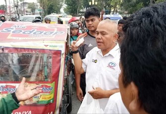 Berbagi takjil gratis 