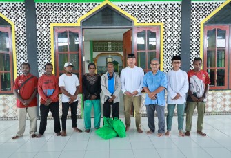 Pamen Koarmada III Berbagi Paket Sembako untuk Warga Maibo