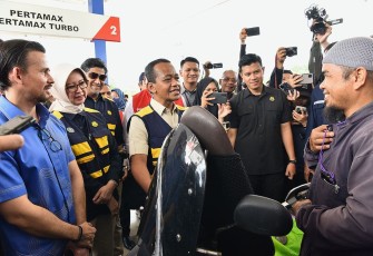 Mewakili Menteri Energi dan Sumber Daya Mineral (ESDM), Sekretaris Jenderal Kementerian ESEDM, Dadan Kusdiana, secara resmi menutup Posko Nasional Sektor ESDM untuk periode Ramadan dan Hari Raya Idul Fitri 2025. Penutupan berlangsung pada Jumat (11/4) di Kantor Badan Pengatur Hilir Minyak dan Gas Bumi (BPH Migas), Jakarta