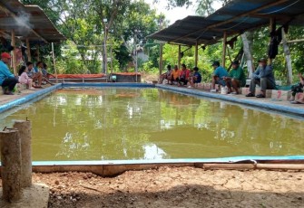Kolam pemancingan Bambu Runcing di Kota Madiun, Minggu (13/4)