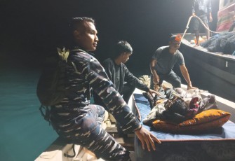 TNI AL Bantu Evakuasi ABK KM Arafah Baru 01 yang Alami Kecelakaan Kerja di Perairan Simeulue Cut