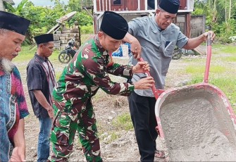 Babinsa Koramil 07/Mapurujaya Hadiri Peletakan Batu Pertama Pembangunan Masjid