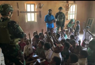 Dedikasi Satgas TNI untuk Pendidikan Papua