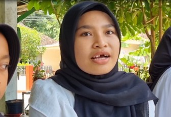 Wulan, siswi kelas XII SMAN 2 Pacitan