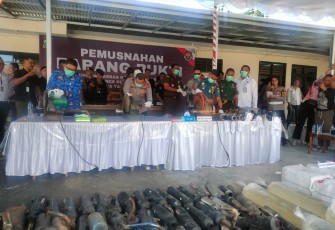 Polres Bitung Musnahkan Ribuan Liter Miras Dan Ratusan Knalpot Brong Serta Sajam