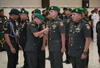 Komando Daerah Militer IX/Udayana menggelar acara Serah Terima Jabatan (Sertijab) dan Tradisi Laporan Korps bagi sejumlah pejabatnya di Aula Supardi Makodam IX/Udayana, pada Rabu 30 April 2025