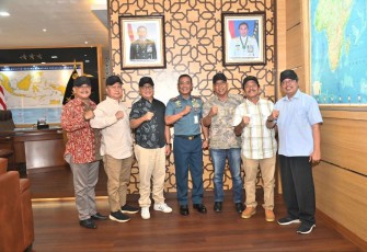 PWI Jaya foto bersama Pangkoarmada RI