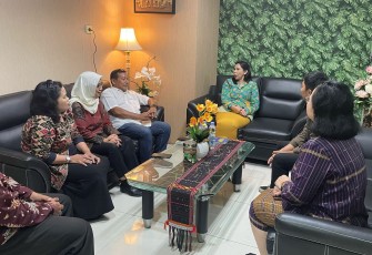 Kakanwil KemenHAM Sumut Saat Bersama Seniman